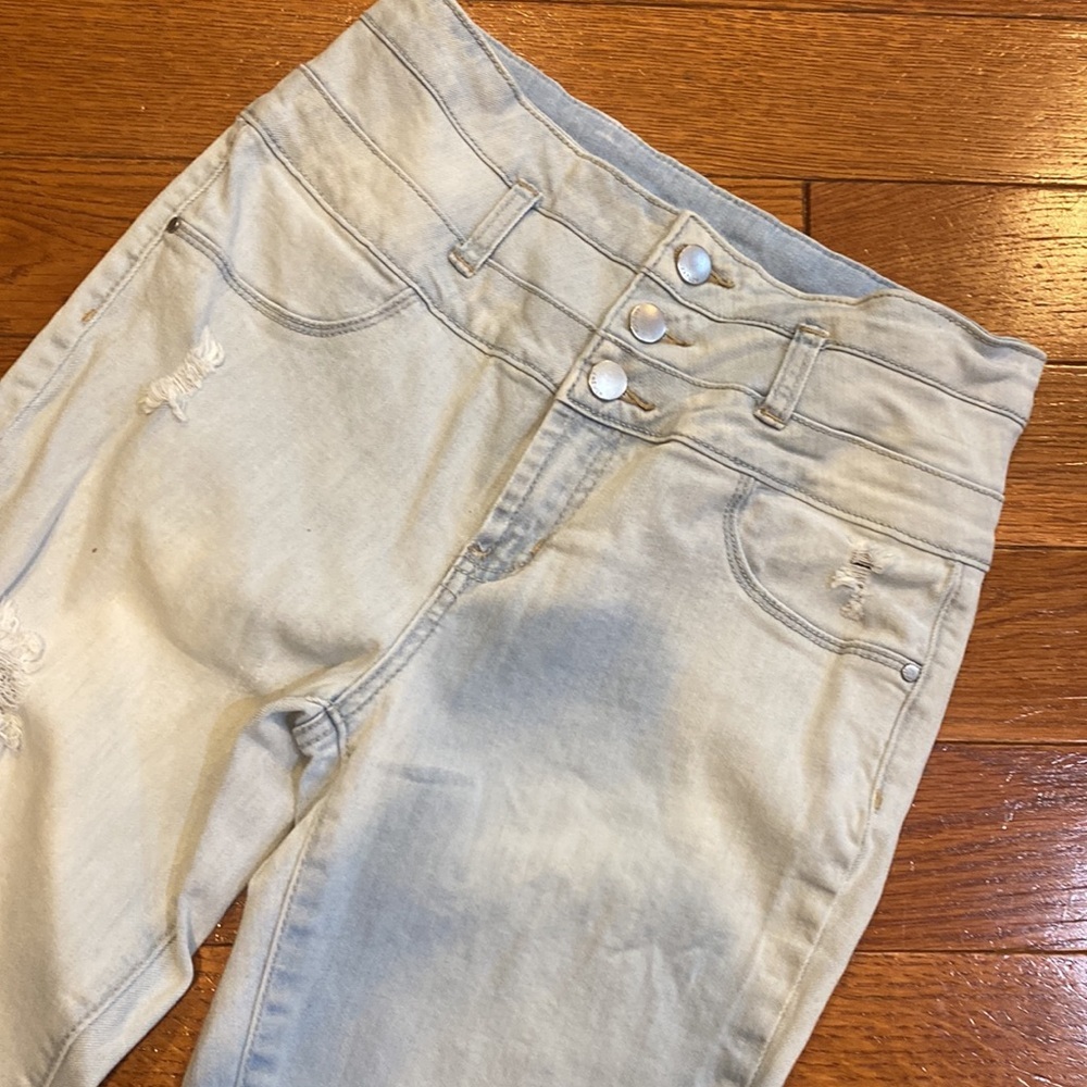Refuge size 8 highwaisted distressed skinny jeans, light wash - Picture 3 of 7